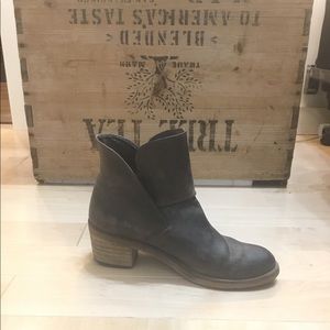 Bed Stu short brown leather boots
